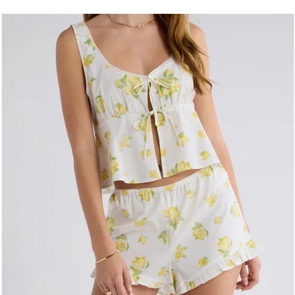 abound lemon print top and shorts set • Large